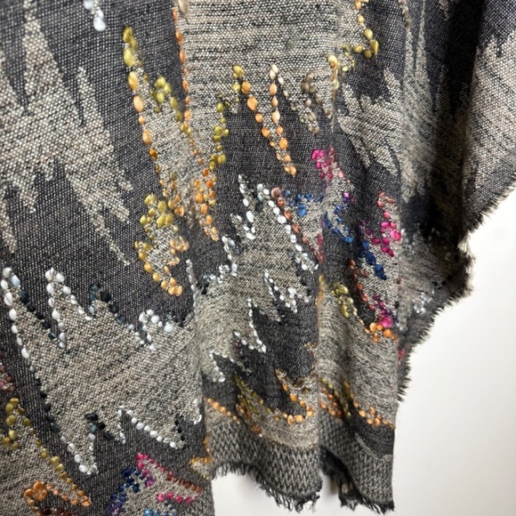 Vismaya Mohair Wool Blend Boho Chic Southwestern Ikat Poncho with Fringe Pattern - Picture 4 of 12
